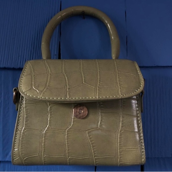 olive green handbag — crocodile pattern - Picture 2 of 4
